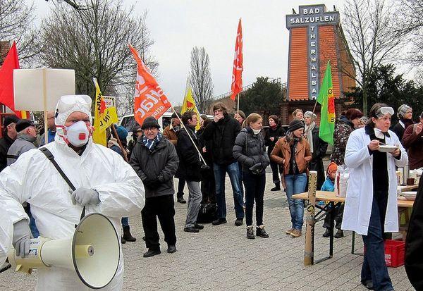 Menschenkette um das AKW Grohnde am 9.03.2013