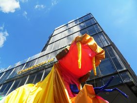 aktionstag gegen ttip 18 4 15 drache vor commerzbank